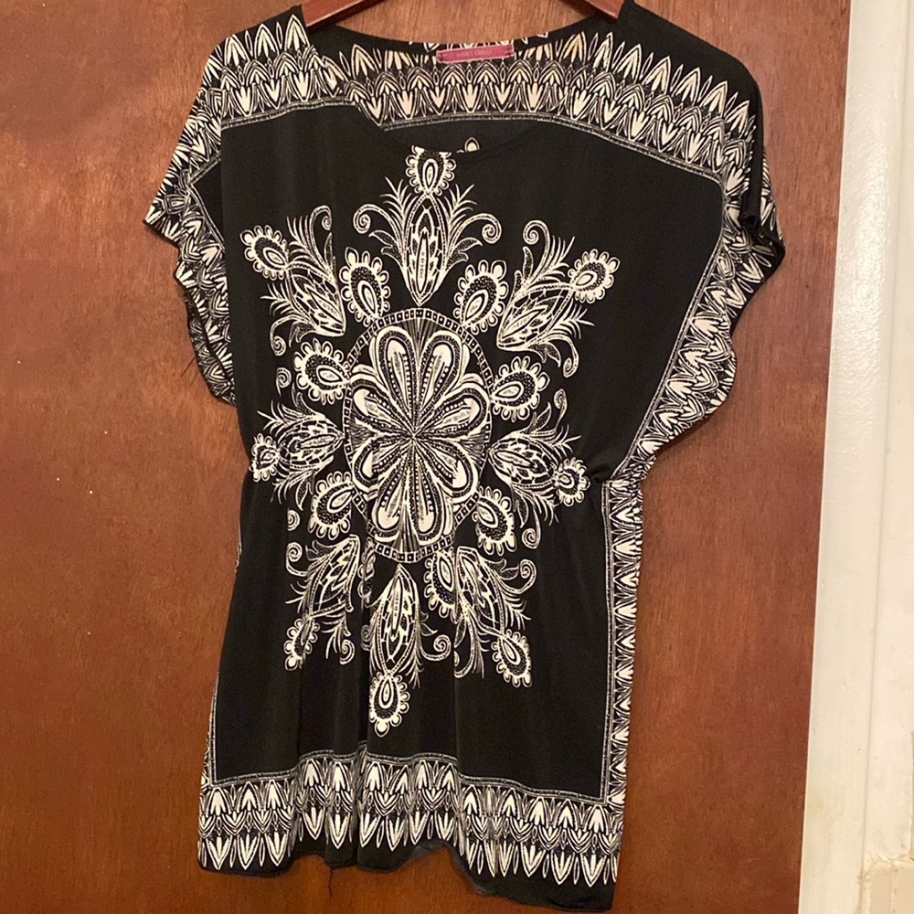 Black and white top Size medium